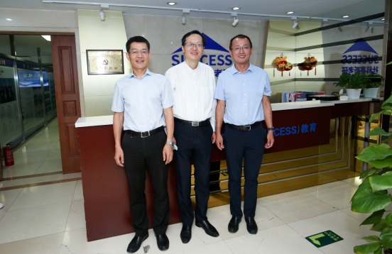 上海交通大學(xué)高級(jí)金融學(xué)院副院長(zhǎng)潘杰一行蒞臨社科賽斯暨中國MBA教育網(wǎng)