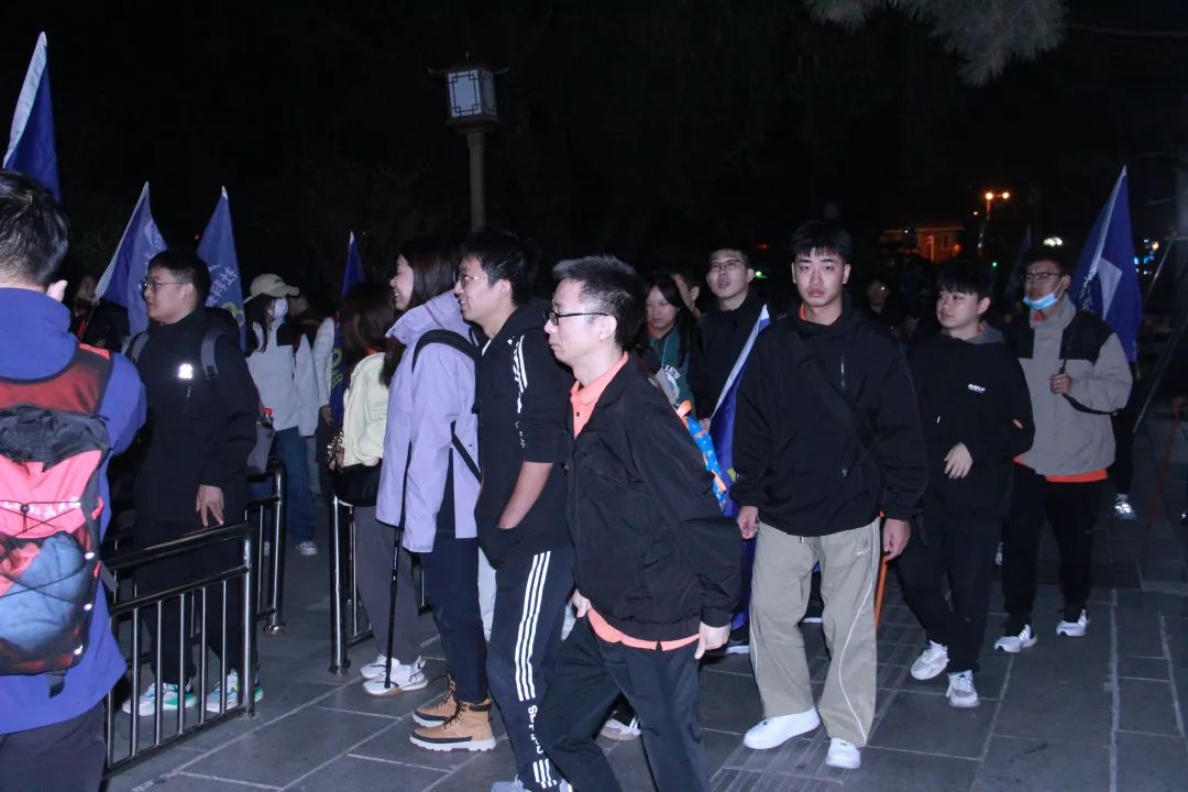 我們一起，頂峰相見 